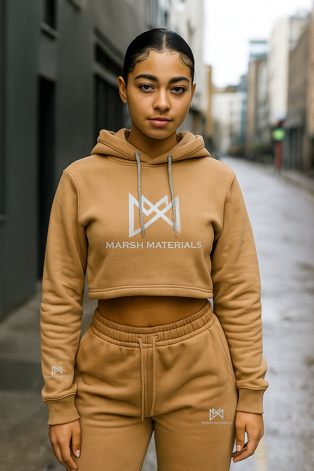 Crop hoodie with reflective logo